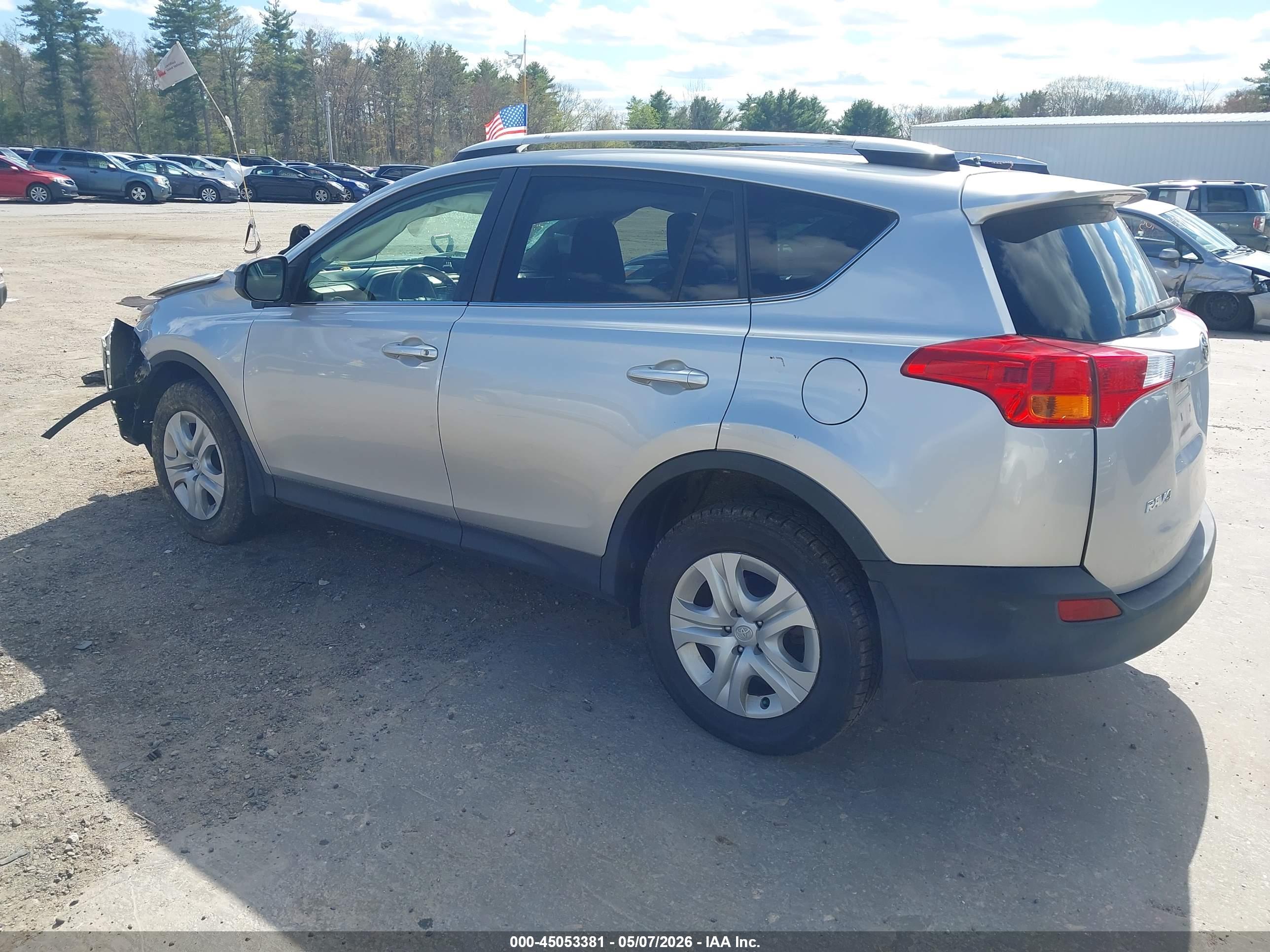 2015 TOYOTA RAV 4 — VIN JTMBFREV2FD109934 — photo 3